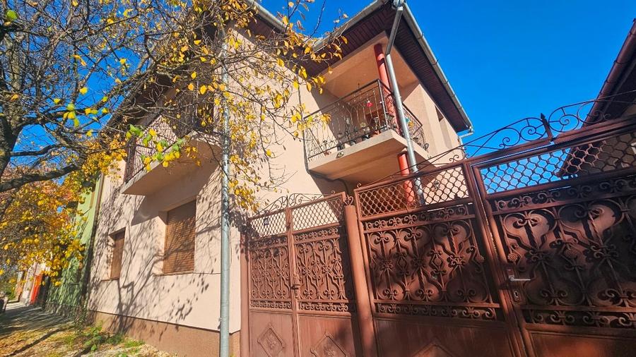 Duplex cu 5 camere cu Canalizare în Central