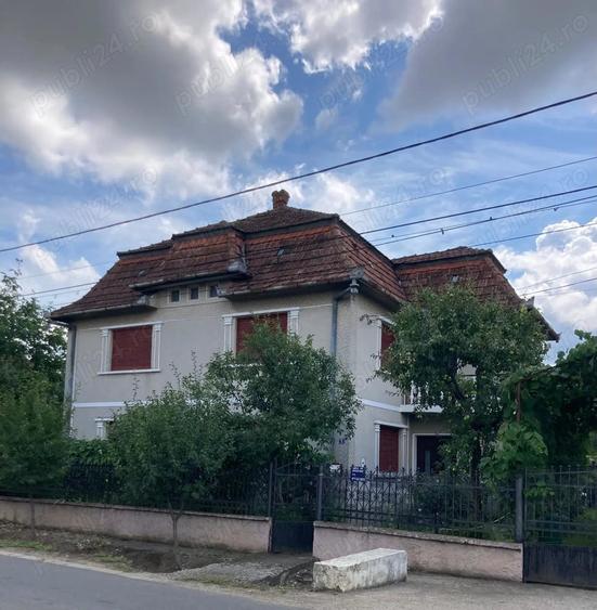 Casă cu 5 camere în Central