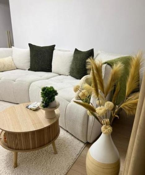 Apartament cu 2 camere semidecomandat, mobilat în 1 Mai