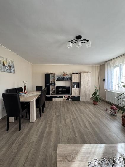 Casă cu 4 camere în Vladimirescu