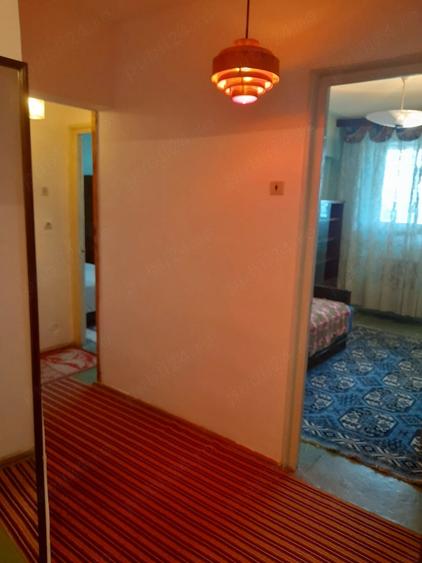 Apartament cu 3 camere decomandat în Drumul Taberei
