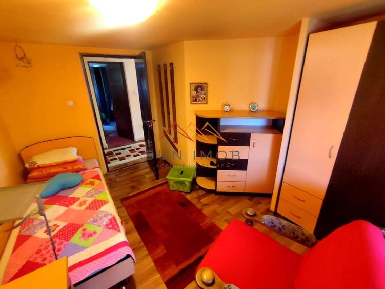 Casă individuală cu 6 camere cu Canalizare în Lac de Verde