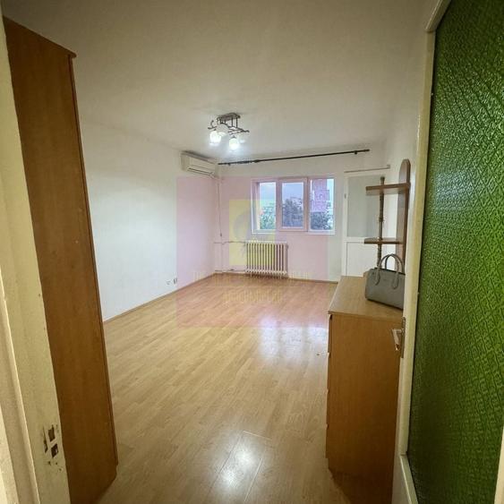 Garsonieră decomandată în Rahova