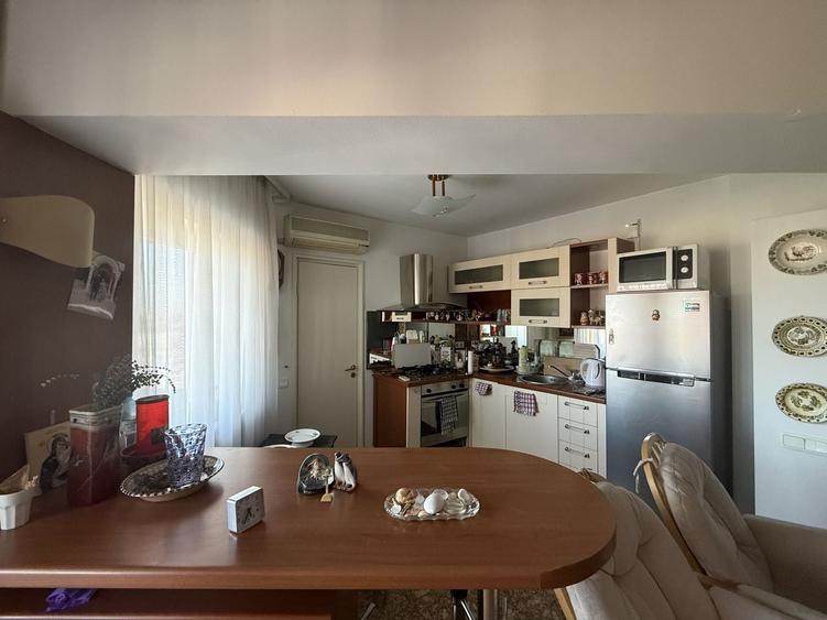 Apartament cu 3 camere decomandat în P-ța Dorobanți