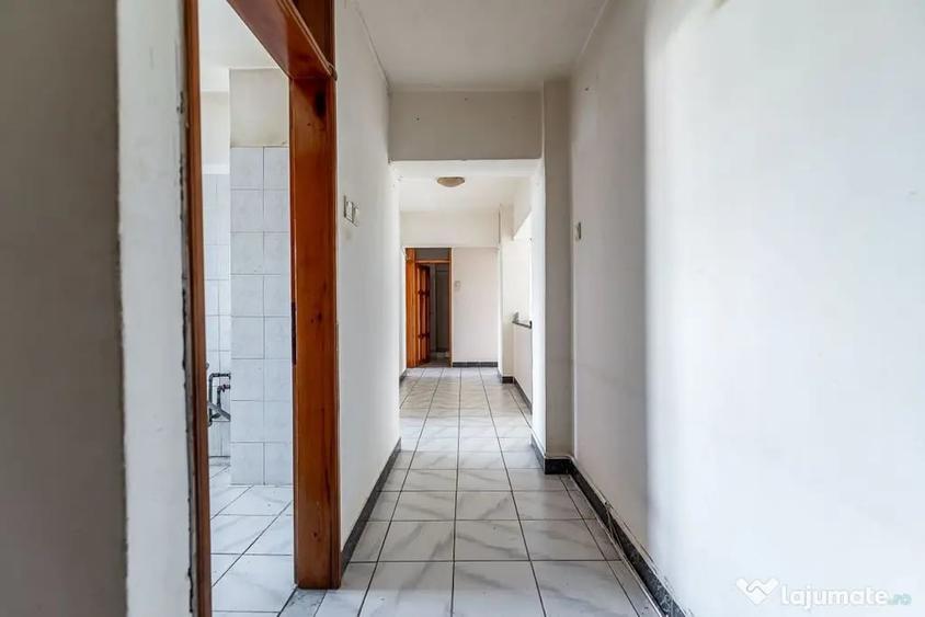 Apartament cu 4 camere decomandat în Aurel Vlaicu