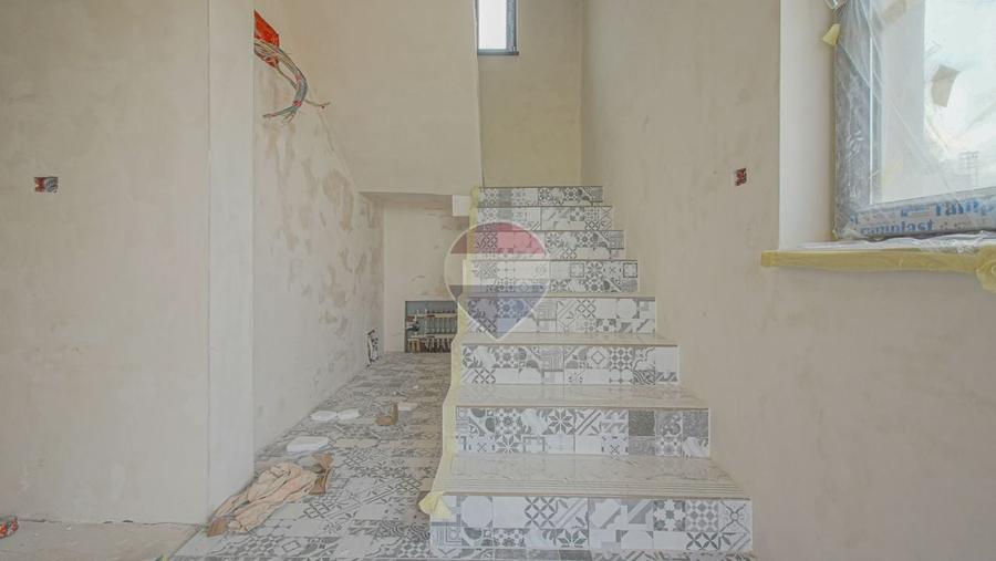 Duplex cu 4 camere cu Teren 500 Mp în Stupini