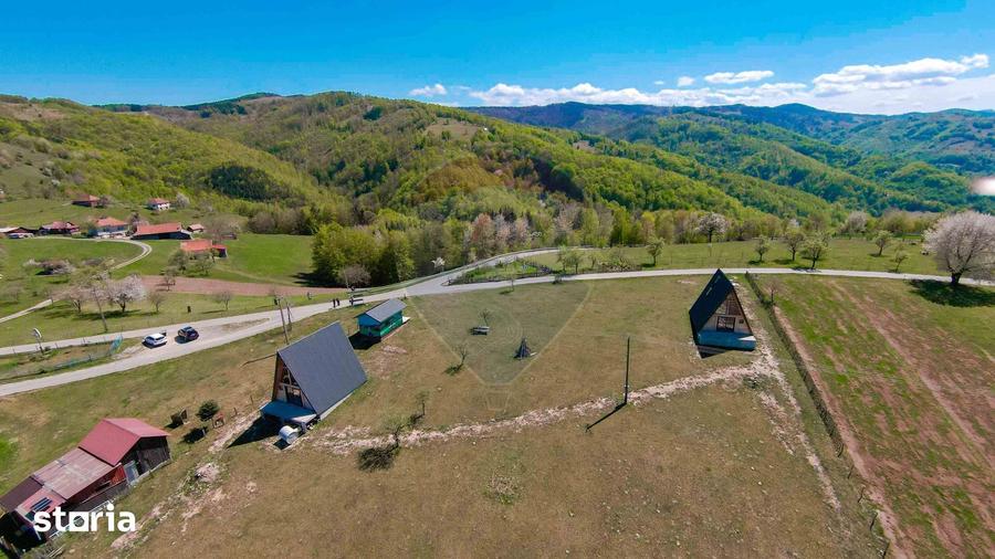 Casă cu 7 camere cu Teren 30200 Mp în Negreni