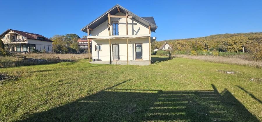 Casă individuală cu 3 camere cu Teren 1000 Mp în Dobrovăț