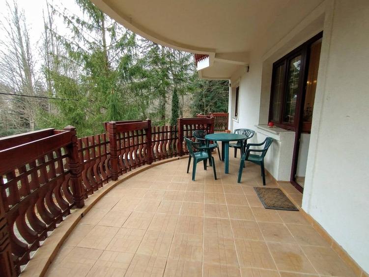 Casă cu 4 camere cu Teren 595 Mp în Vest