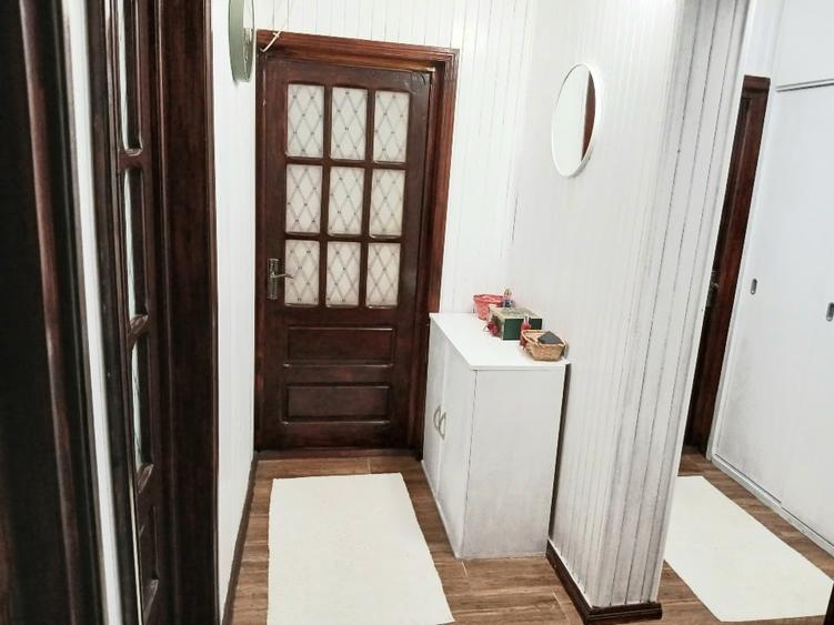 Apartament cu 2 camere decomandat, mobilat în Casa de Cultură