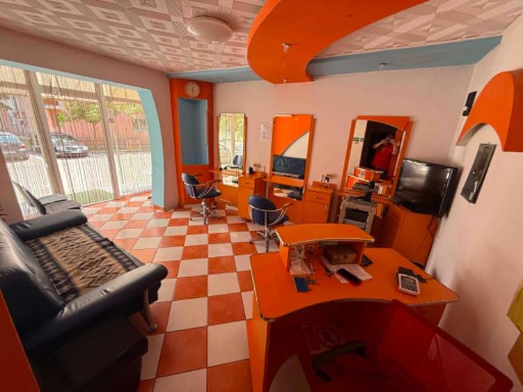 Apartament 2 camere Spatiu comercial - 2