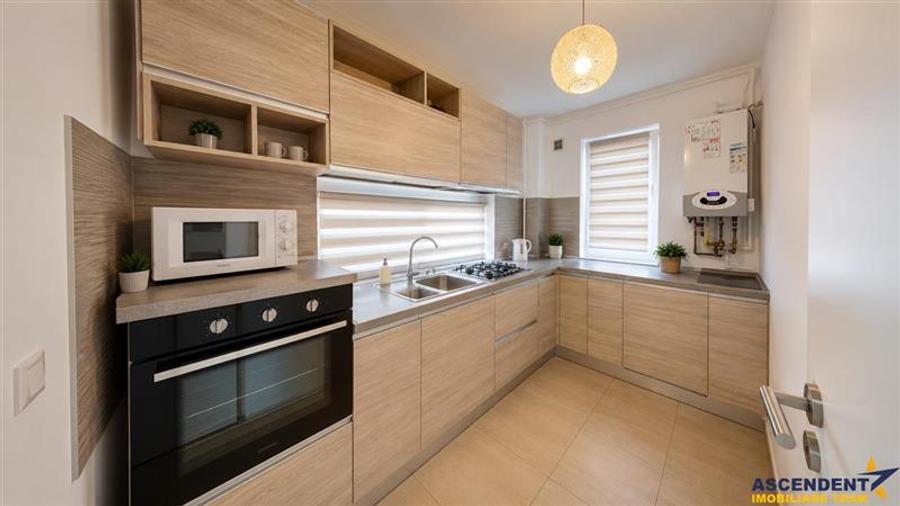 Apartament cu 2 camere decomandat, mobilat în Tractorul