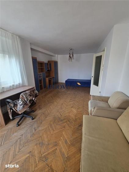 Apartament cu 3 camere decomandat în Soarelui