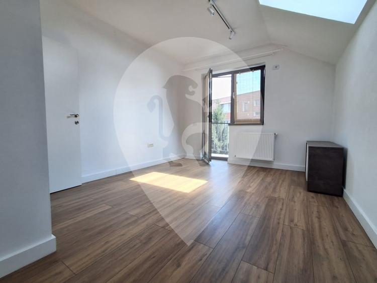 Apartament cu 3 camere decomandat în Florilor