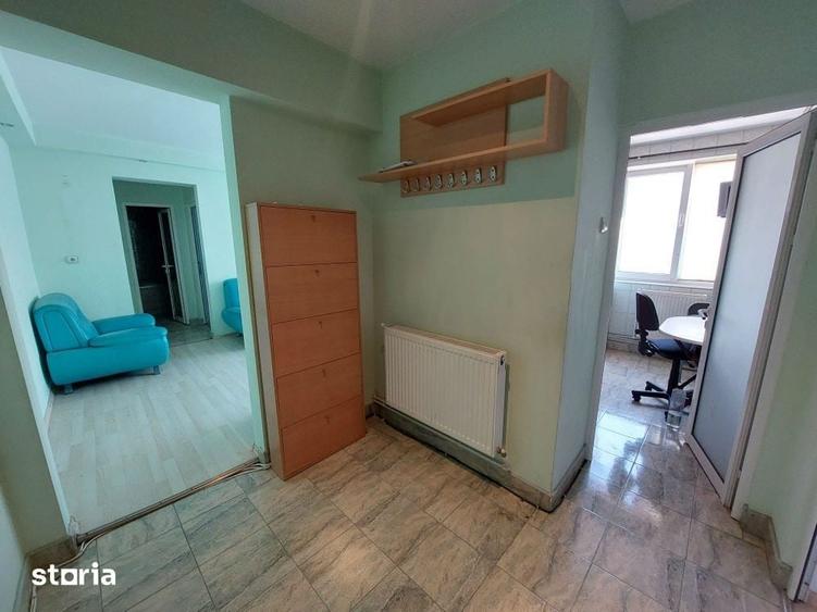 Apartament cu 3 camere semidecomandat în Independenței