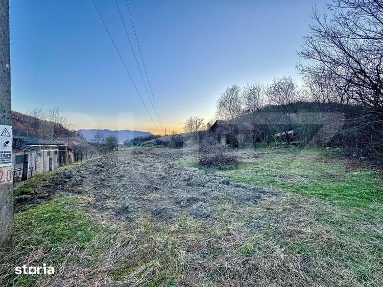 Teren de 4600 mp, în Central