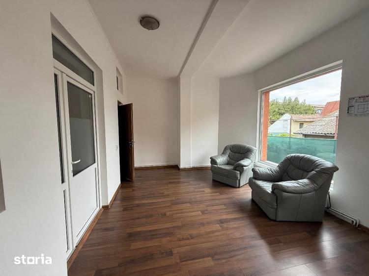 Casă cu 4 camere cu Teren 430 Mp în Cetate