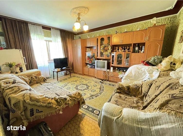 Apartament cu 3 camere decomandat în Bularga