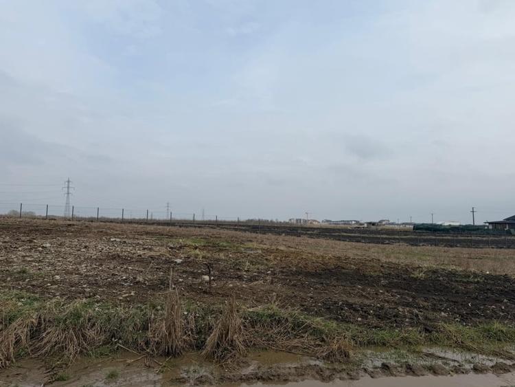 Teren Construcții intravilan de 5700 mp, în Est