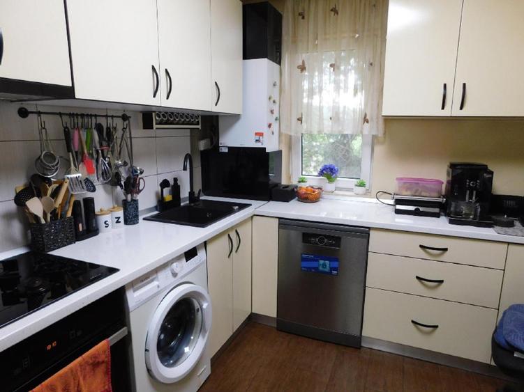 Apartament cu 2 camere semidecomandat în Secăriei