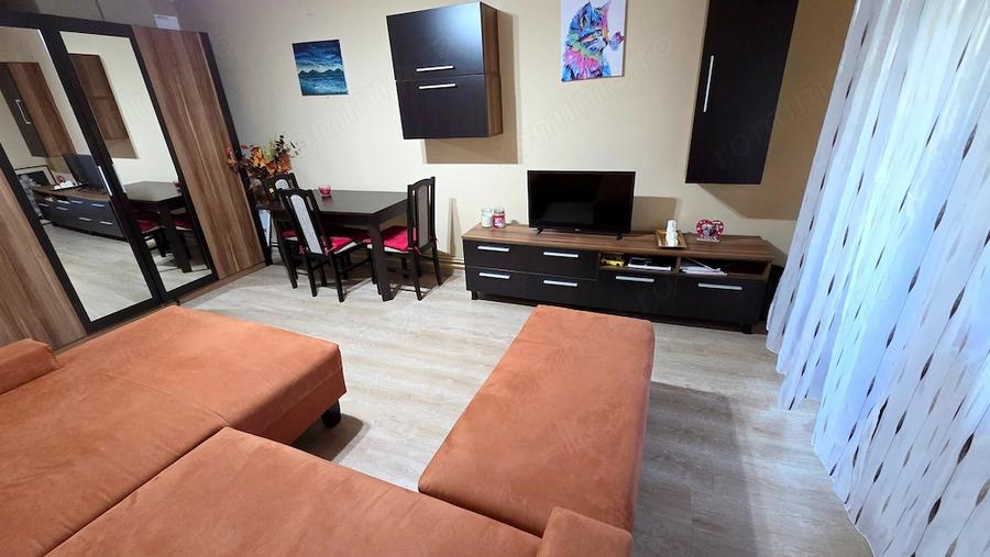 Apartament cu 3 camere decomandat în Aradului