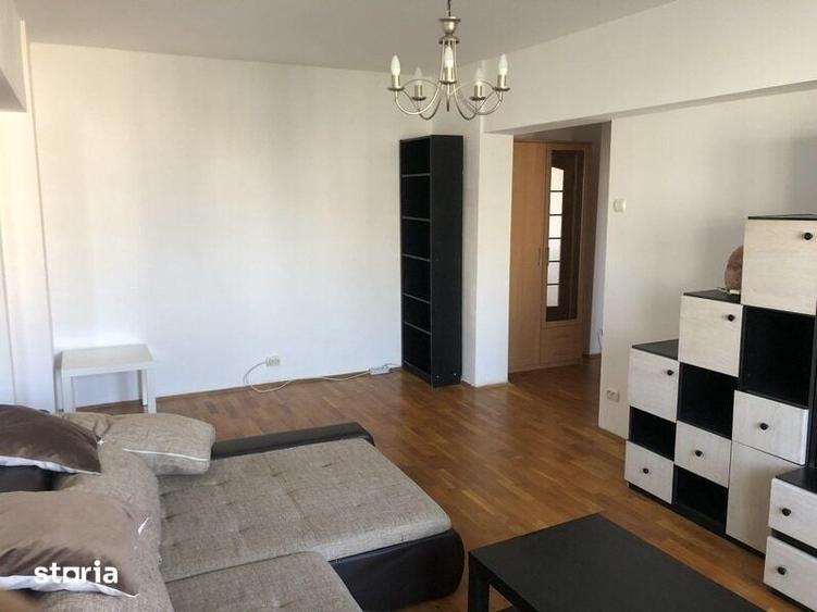 Apartament cu 3 camere semidecomandat în Tineretului