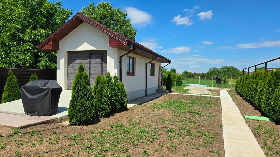 Casă cu 5 camere cu Teren 2530 Mp în Periferie