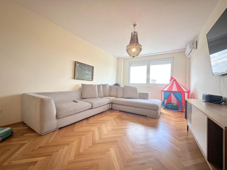 Apartament cu 3 camere decomandat, mobilat în Ultracentral