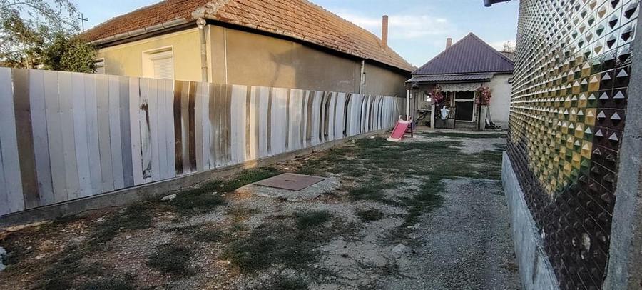 Casă cu 5 camere cu Teren 3000 Mp în Alparea