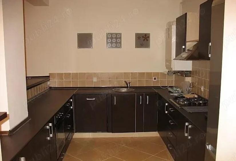 Apartament cu 2 camere nedecomandat, mobilat în Polonă