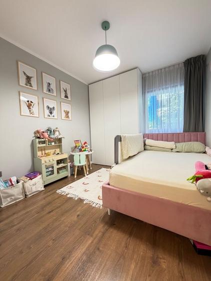 Apartament cu 3 camere semidecomandat, mobilat în Europa