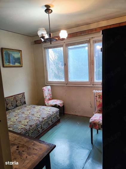 Apartament cu 4 camere decomandat, mobilat în Berceni