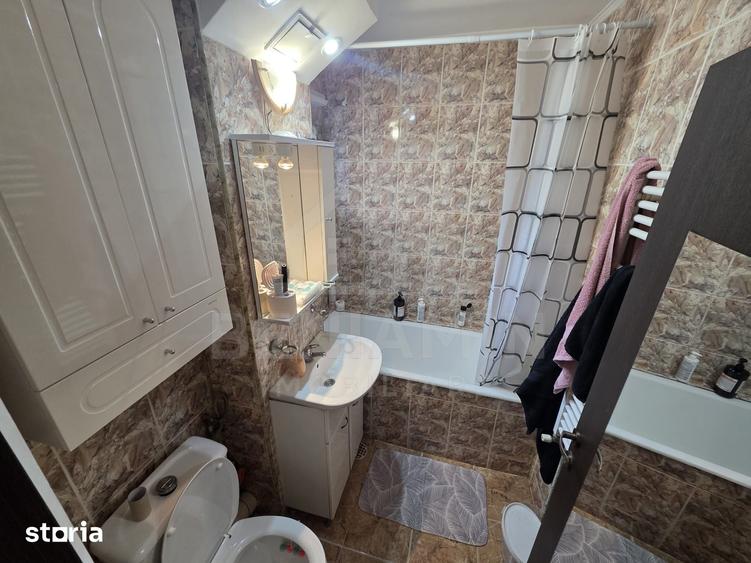 Apartament cu 2 camere semidecomandat în Craiovița Nouă