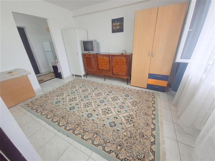 Garsonieră decomandată în 9 Mai