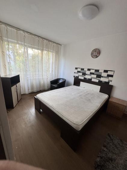 Apartament cu 2 camere semidecomandat în Podu Roș