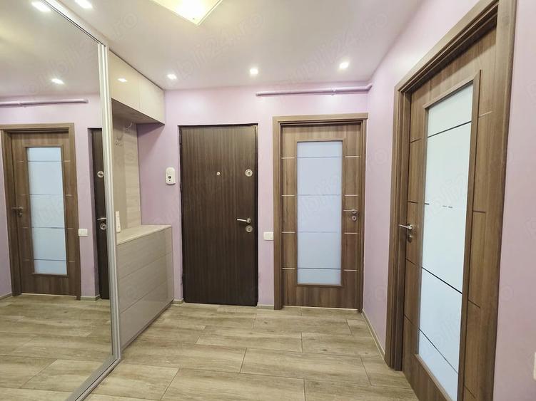 Apartament cu 2 camere decomandat în Micro 17