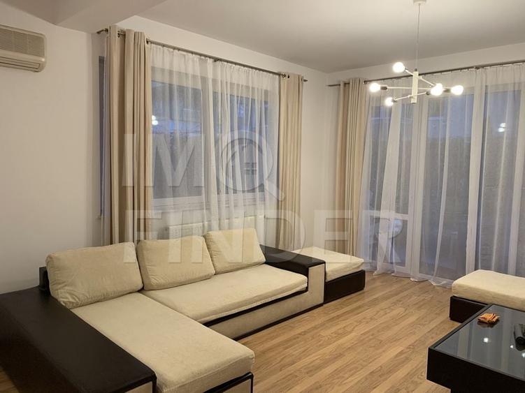 Apartament cu 2 camere semidecomandat, mobilat în Bună Ziua