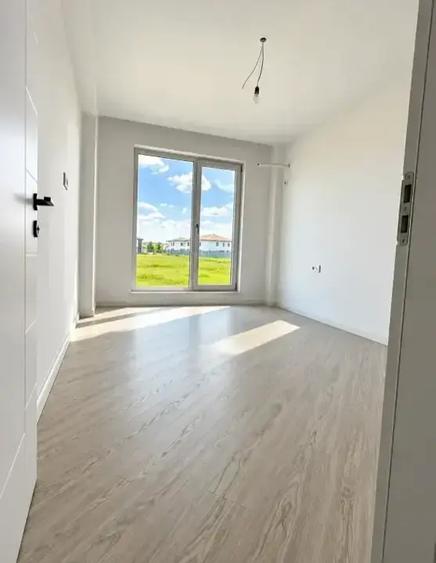 Casă cu 5 camere cu Teren 330 Mp în Vest