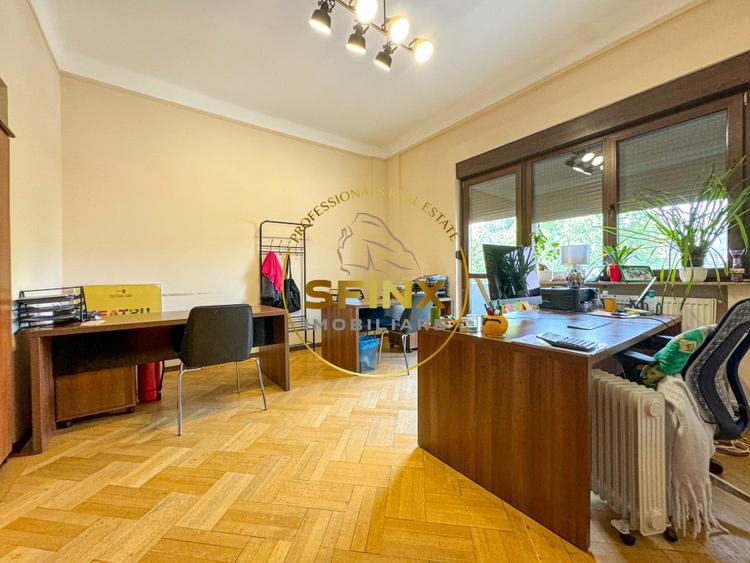 Apartament cu 5 camere decomandat în P-ța Romană