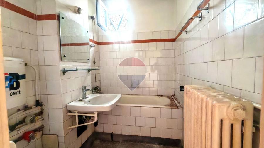 Apartament cu 4 camere semidecomandat în Titan