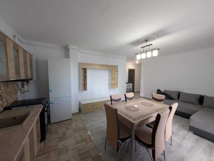 Apartament cu 3 camere semidecomandat în Florești