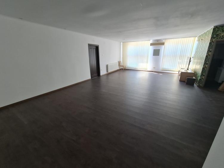 Spațiu comercial, de 100 mp, în Central