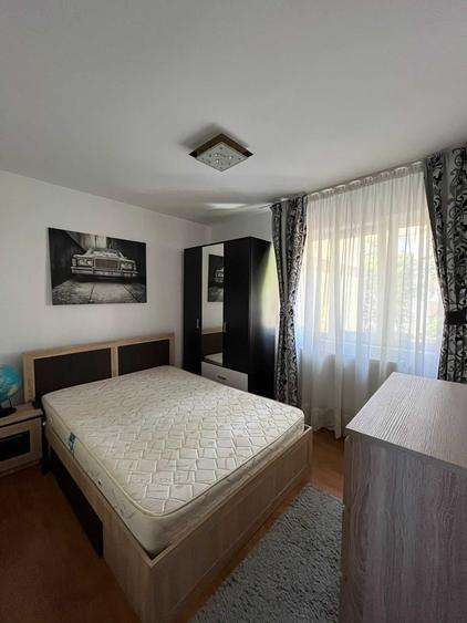 Apartament cu 3 camere semidecomandat în Mărăței