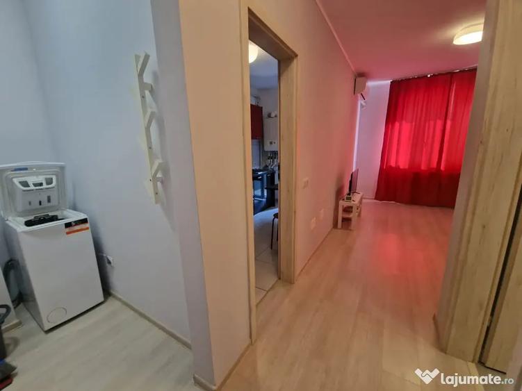 Garsonieră decomandată în Roșu