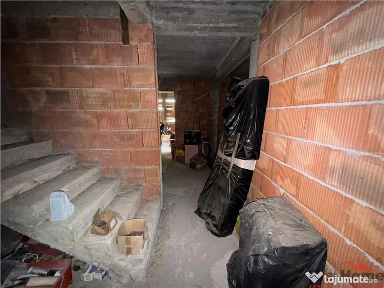 Casă cu 5 camere cu Canalizare în Golești