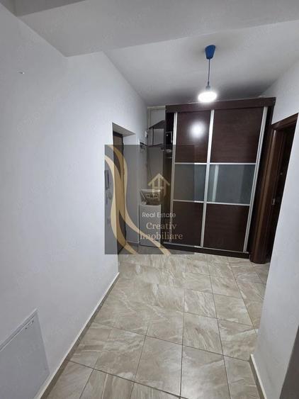 Garsonieră decomandată în Titan