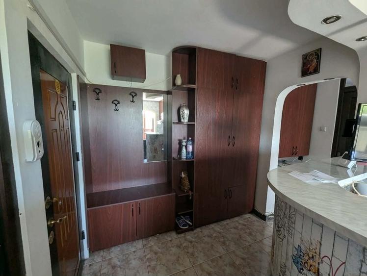 Apartament cu 2 camere decomandat în 1 Mai