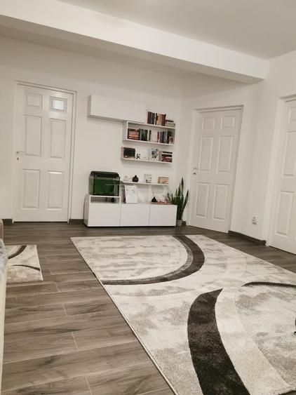 Apartament cu 3 camere decomandat, mobilat în Florești