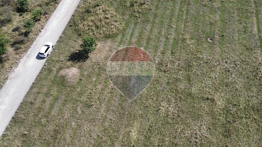 Teren agricol intravilan de 800 mp, în Sânpetru