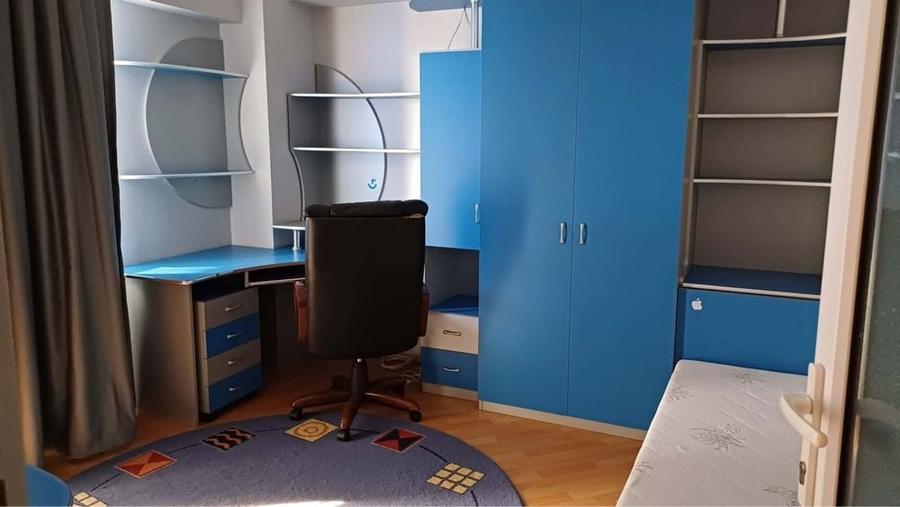 Apartament cu 3 camere în Decebal